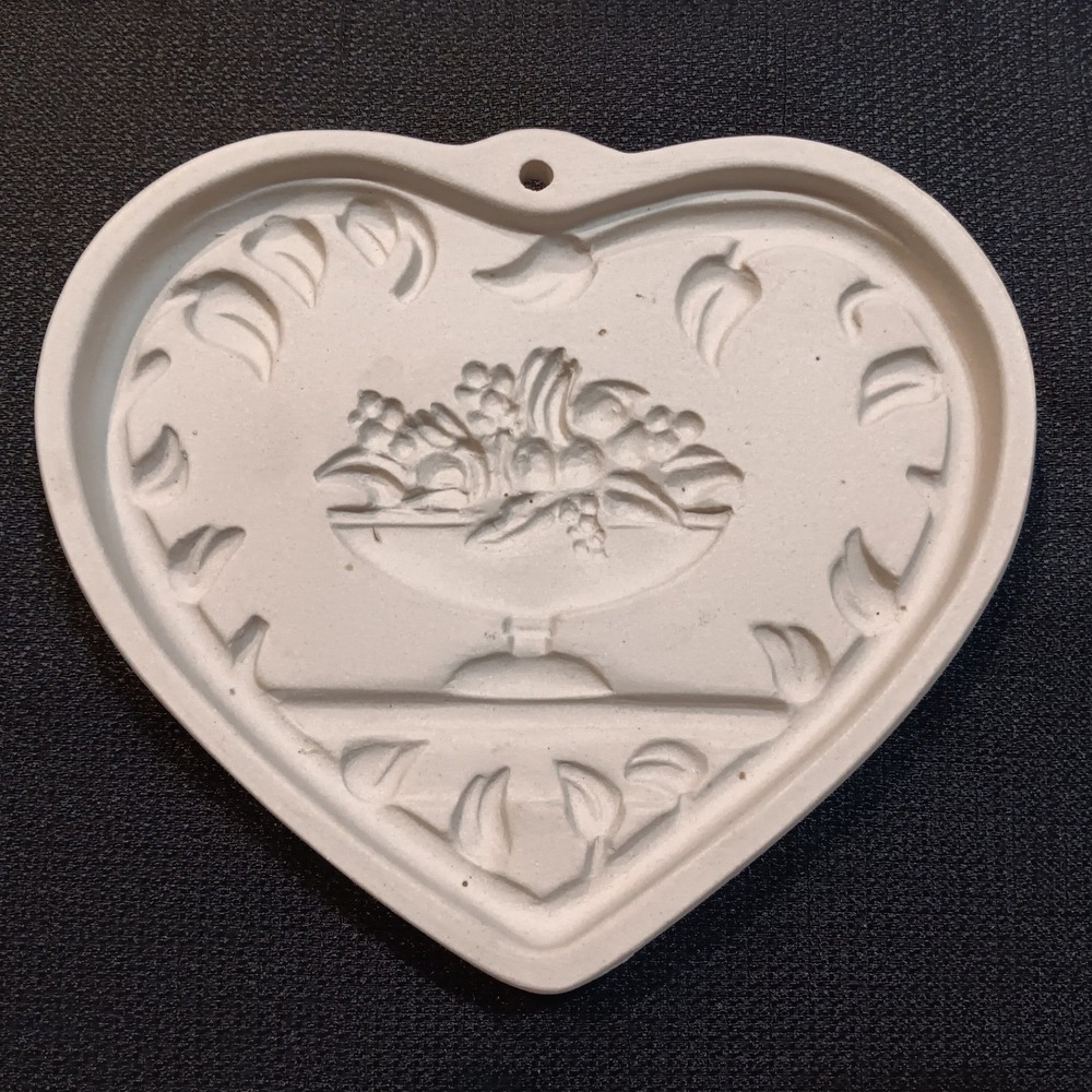 Pampered Chef Come to the Table Heart Clay Cookie Mold 1999 USA R2913 Box